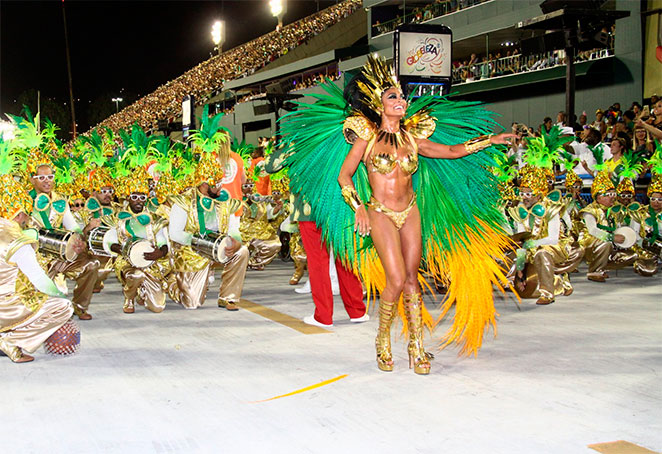 Juliana Paes mostra samba no pé na Grande Rio
