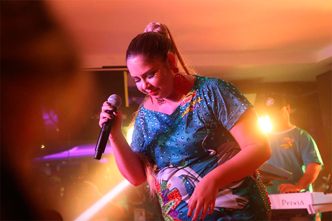 Marília Mendonça arrasa na produção para show em camarote