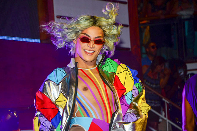 Pabllo Vittar faz show de encerramento em navio