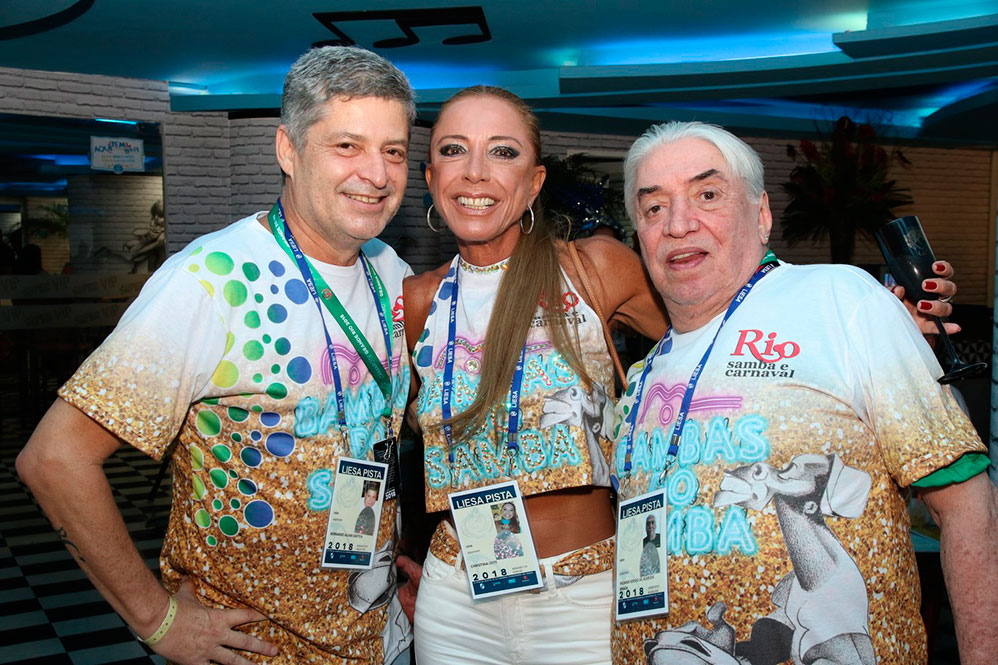 Luiza Brunet e mais famosos curtem camarote Rio Samba e Carnaval