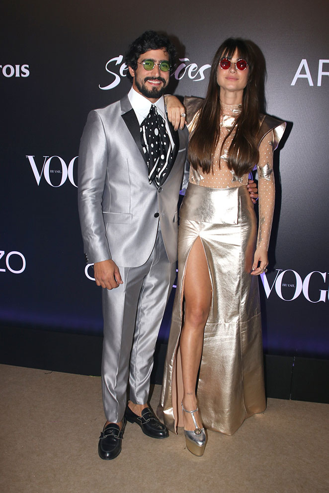 Thaila Ayala vai com Renato Góes ao Baile da Vogue