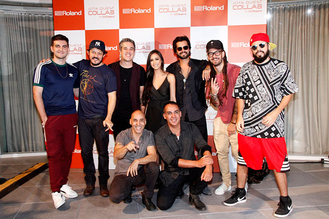 Youtubers homenageiam Jota Quest em evento