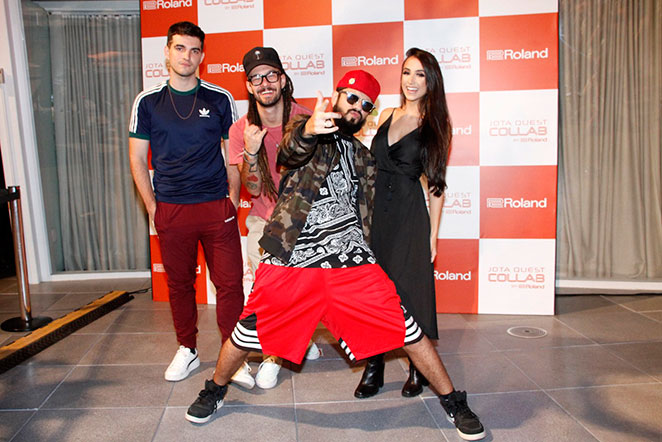 Youtubers homenageiam Jota Quest em evento