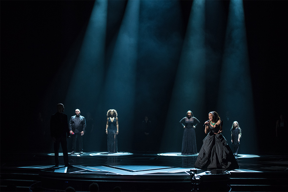 Andra Day no palco da cerimonia do Oscar no Dolby Theatre em Hollywood, Los Angeles, na noite de domingo, 4 de março de 2018.  A cantora arrasou em uma apresentação incrível ao lado do rapper Commom. Ela cantou Stand Up for Something, do filme Marshall, que levantou a importante bandeira da inclusão.