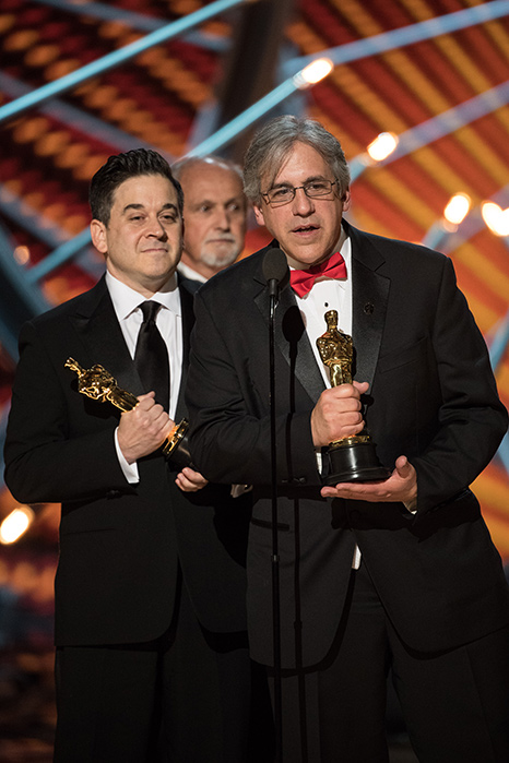 Gary A. Rizzo, Gregg Landaker e Mark Weingarten receberam o Oscar pela Mixagem de som do filme Dunkirk, durante cerimônia do Oscars no Dolby Theatre em Hollywood.