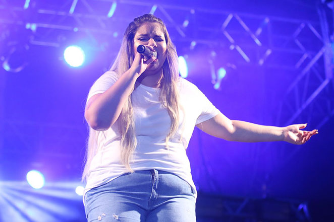 Aline Prado curte show de Marília Mendonça no Rio de Janeiro