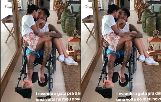 Neymar posa com Bruna Marquezine em cadeira de rodas