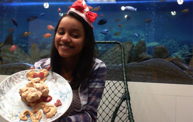 Gleici comemorou o aniversário no confinamento e rolou selfie com bolinho improvisado e chapeu de festa