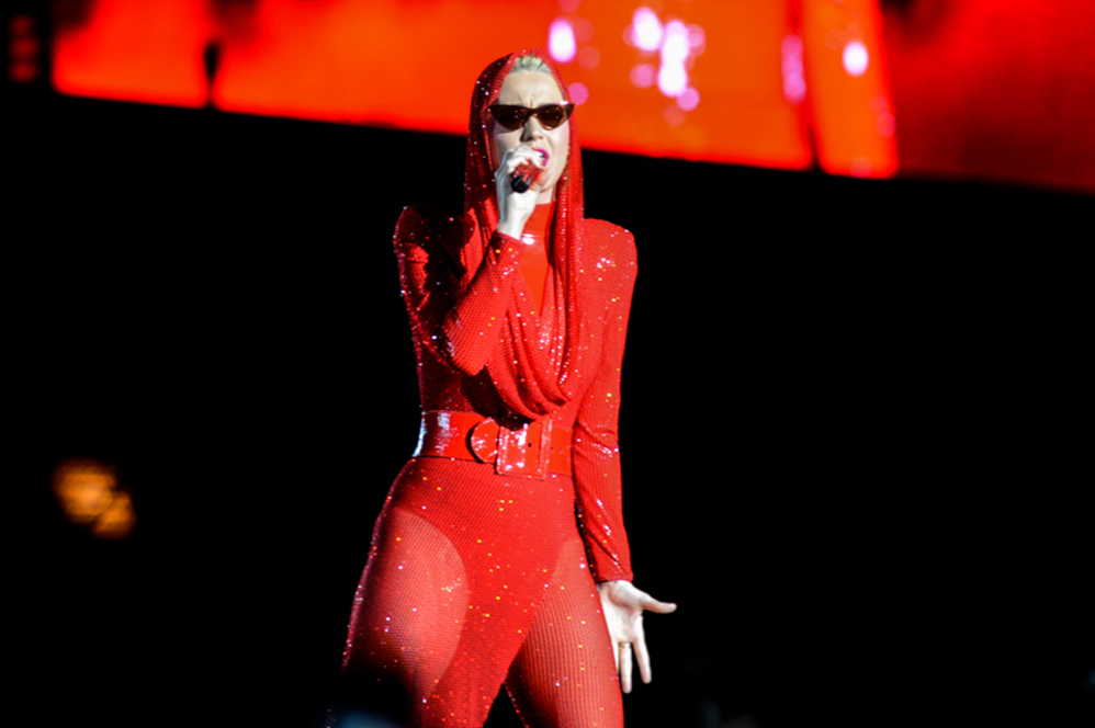 Katy Perry leva fãs à loucura com seu show no Rio de Janeiro