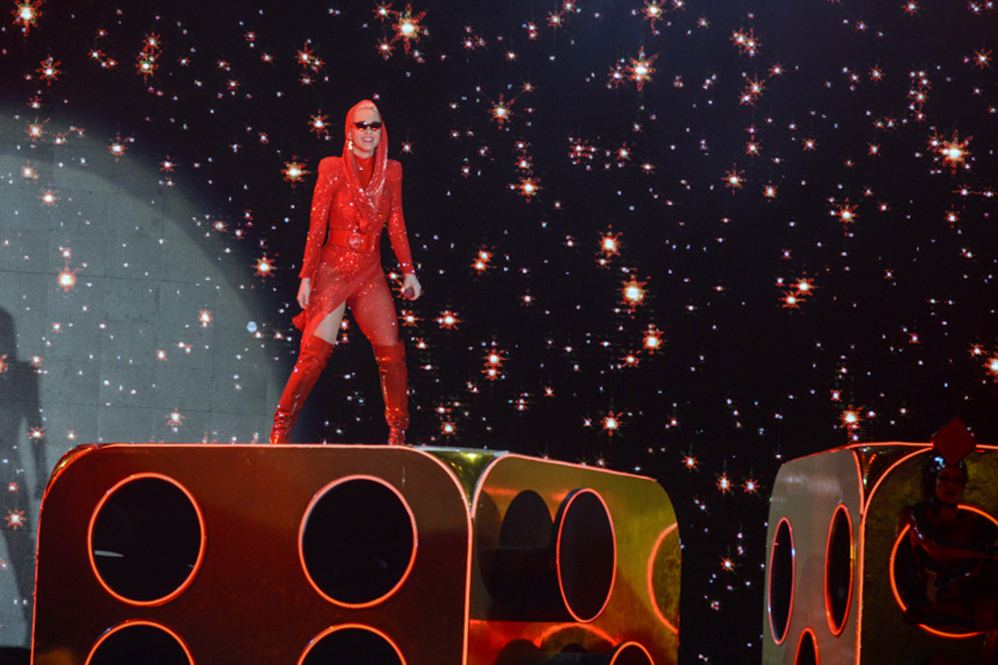 Katy Perry leva fãs à loucura com seu show no Rio de Janeiro