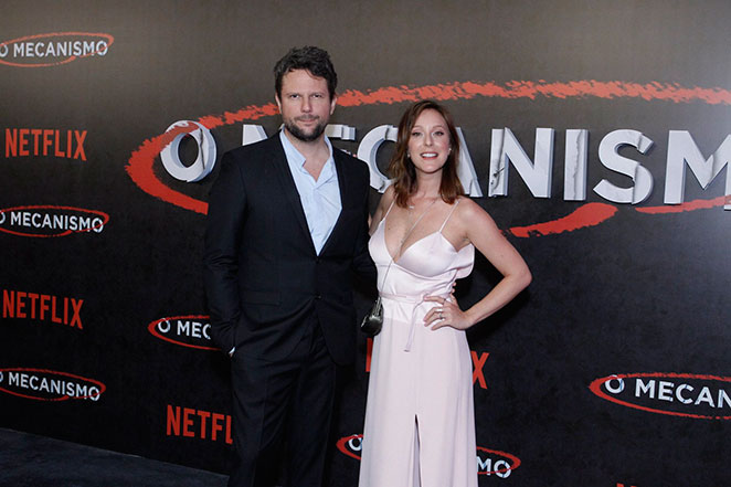 Rodrigo Santoro e vários famosos vão à première da Netflix