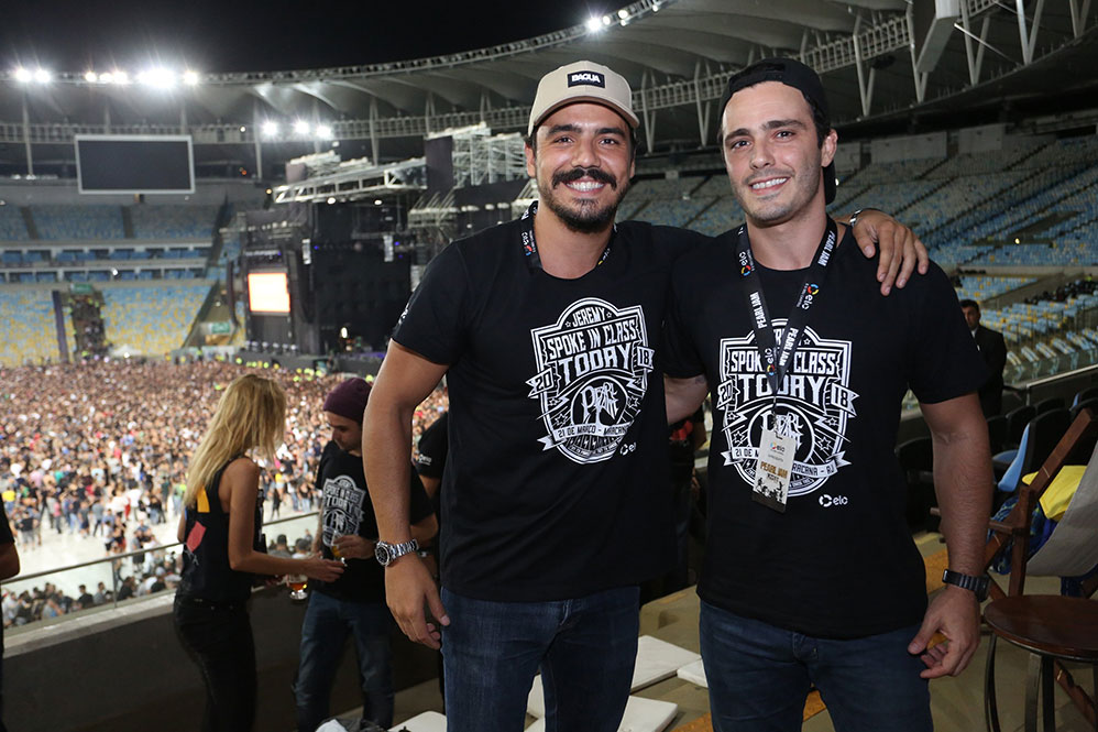 Show de Pearl Jam reúne famosos no Rio de Janeiro