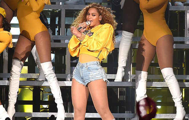 Beyoncé arrasa na performance em seu retorno aos palcos