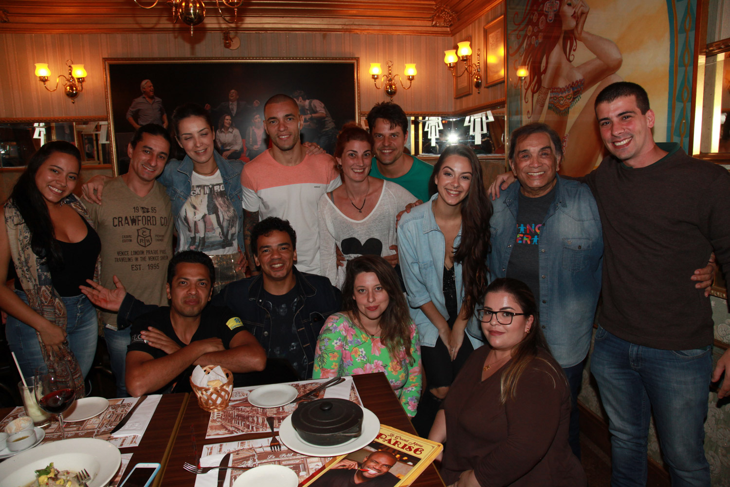 Dedé Santana comemora aniversário em restaurante