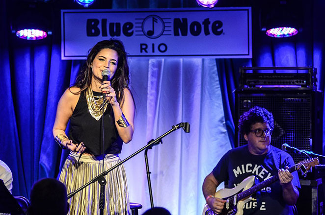 Emanuelle Araújo apresenta show de disco solo no Rio