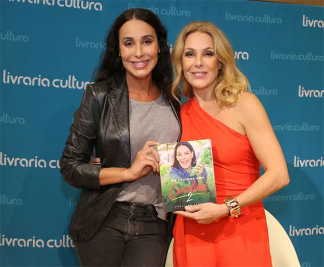 Filha de Carolina Ferraz esbanja fofura ao lançar livro 