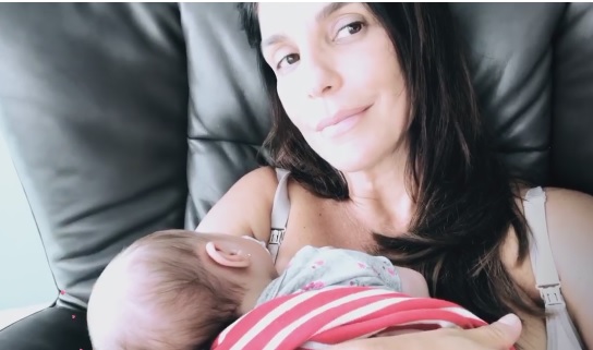 Ivete Sangalo encanta em vídeo com uma das filhas