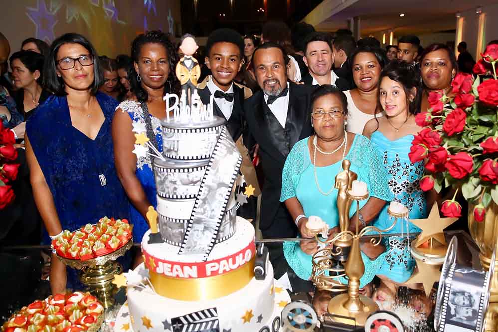 Jean Paulo Campos comemora 15 anos com festa luxuosa
