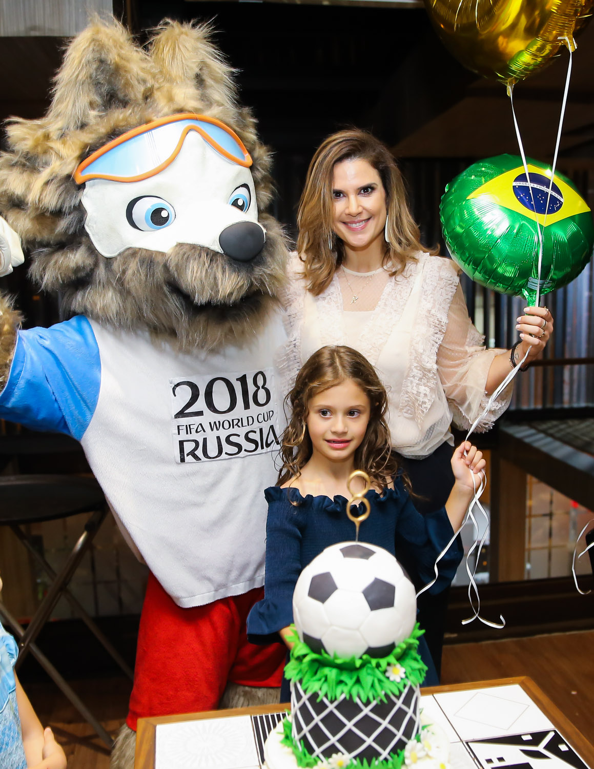 Mariana Kupfer fez uma festa com o tema da Copa do Mundo para celebrar oito anos da filha