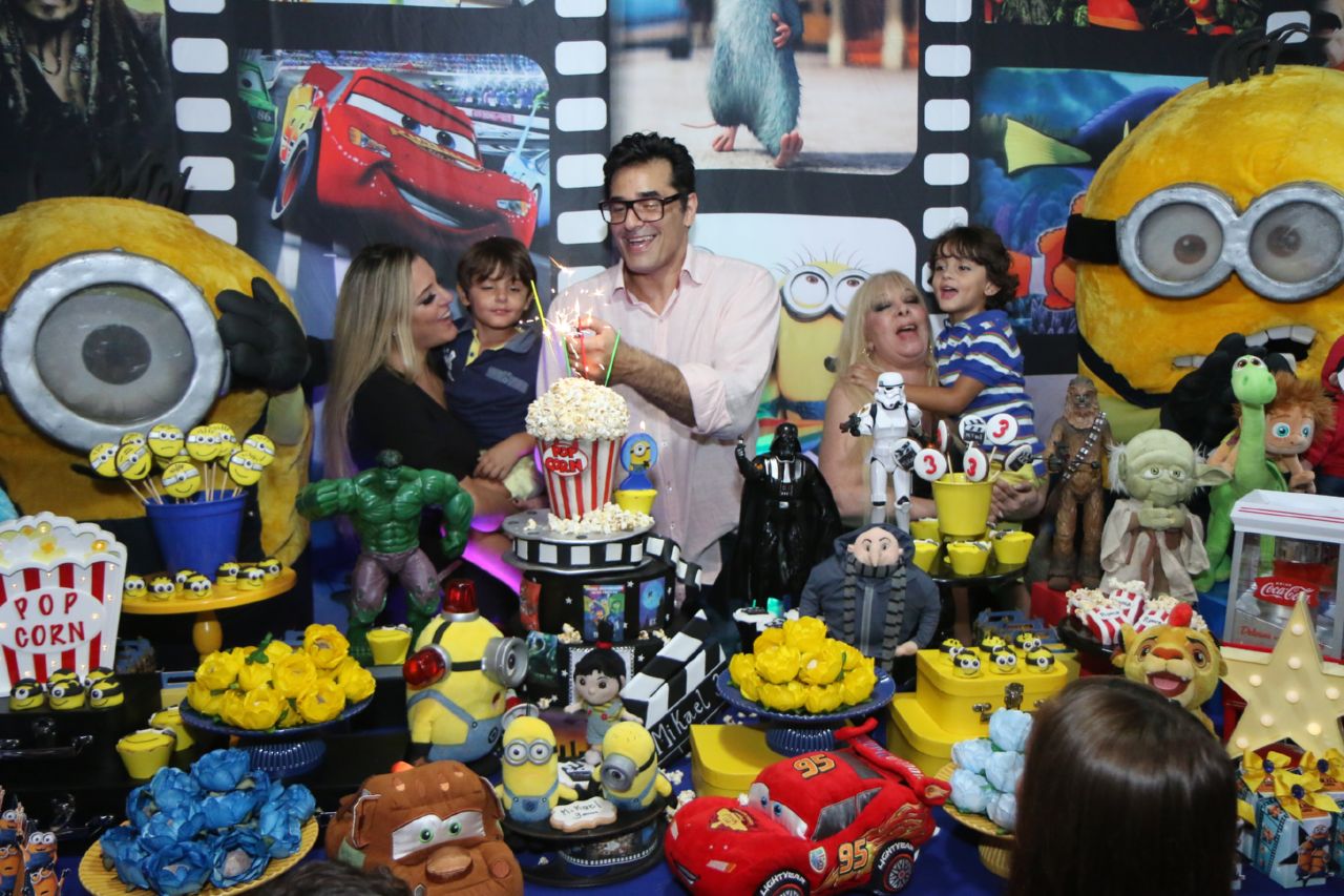 Na companhia da família, Luciano Szafir celebra os três aninhos do filho caçula