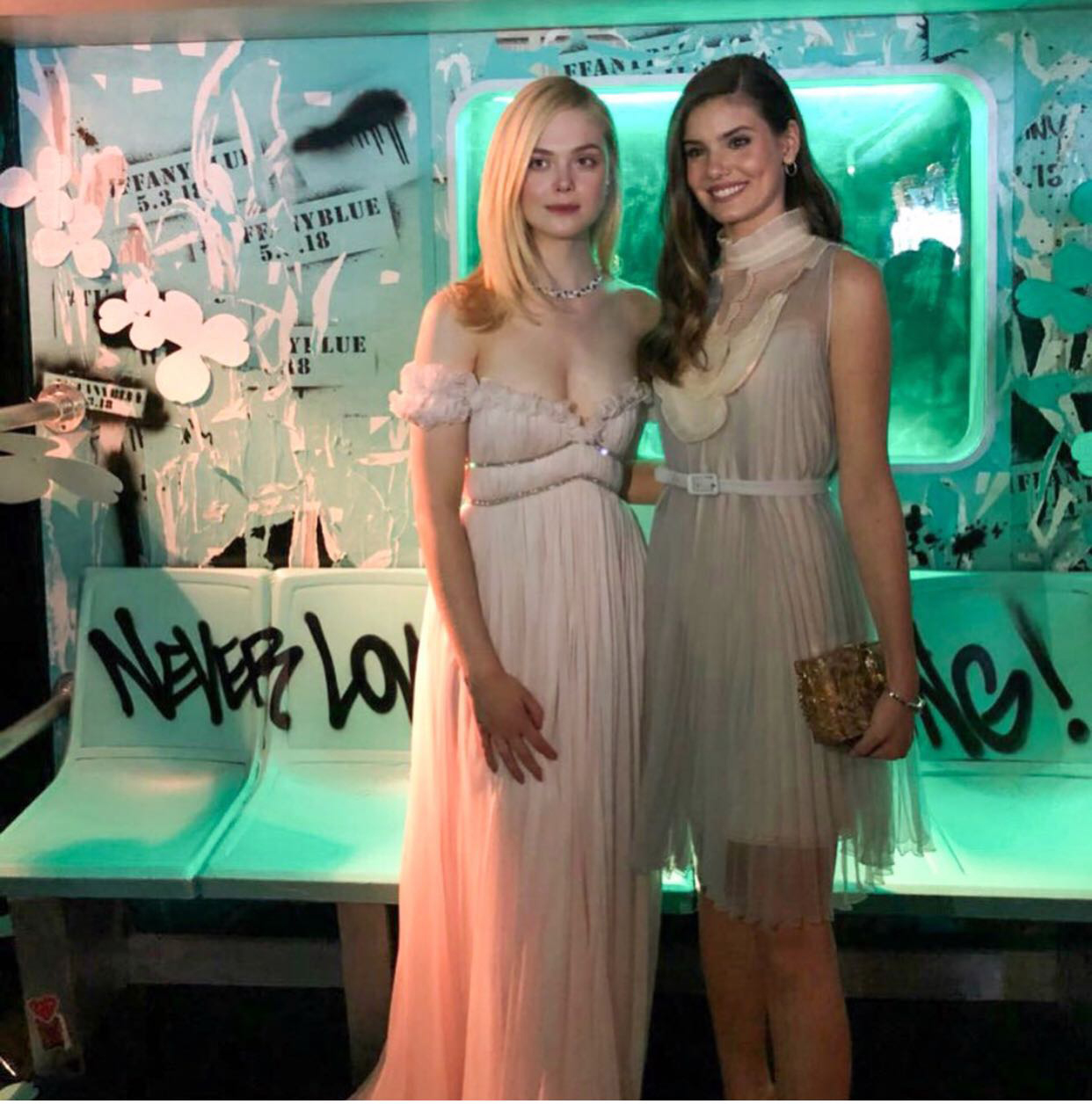 Elle Fanning e Camila Queiroz em evento da Tiffany & Co