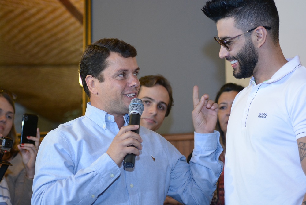 Presidente da Festa do Peão, Ricardo Rocha, convida Gusttavo Lima para ser Embaixador 2018 do evento 