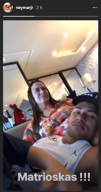 Neymar no colo da mãe, Nadine