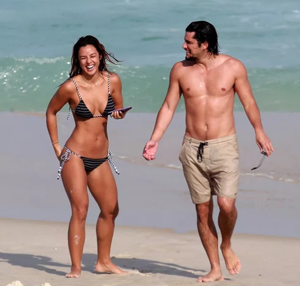 Bruno e Yanna em praia no Rio de Janeiro