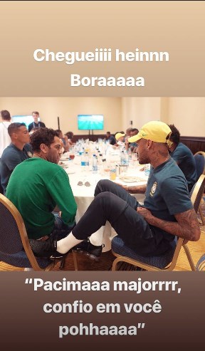 Ao lado do companheiro de equipe, Neymar, Daniel citou a confiança que tem no camisa 10 