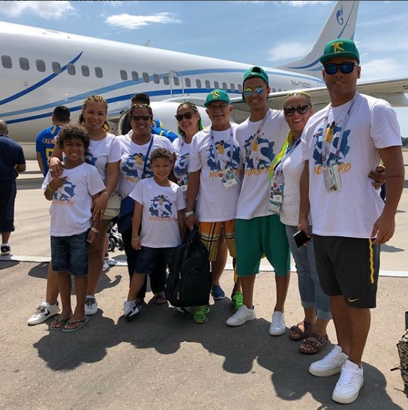 Família de Thiago Silva embarcou para Rostov em peso