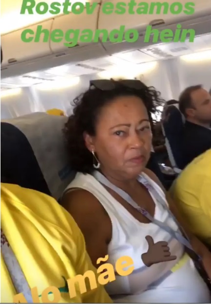 Mãe de Gabriel Jesus estava com os amigos do craque no avião