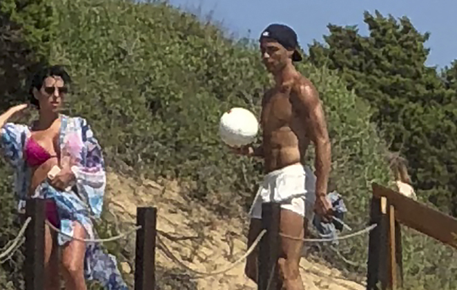 Cristiano Ronaldo curte praia na Grécia