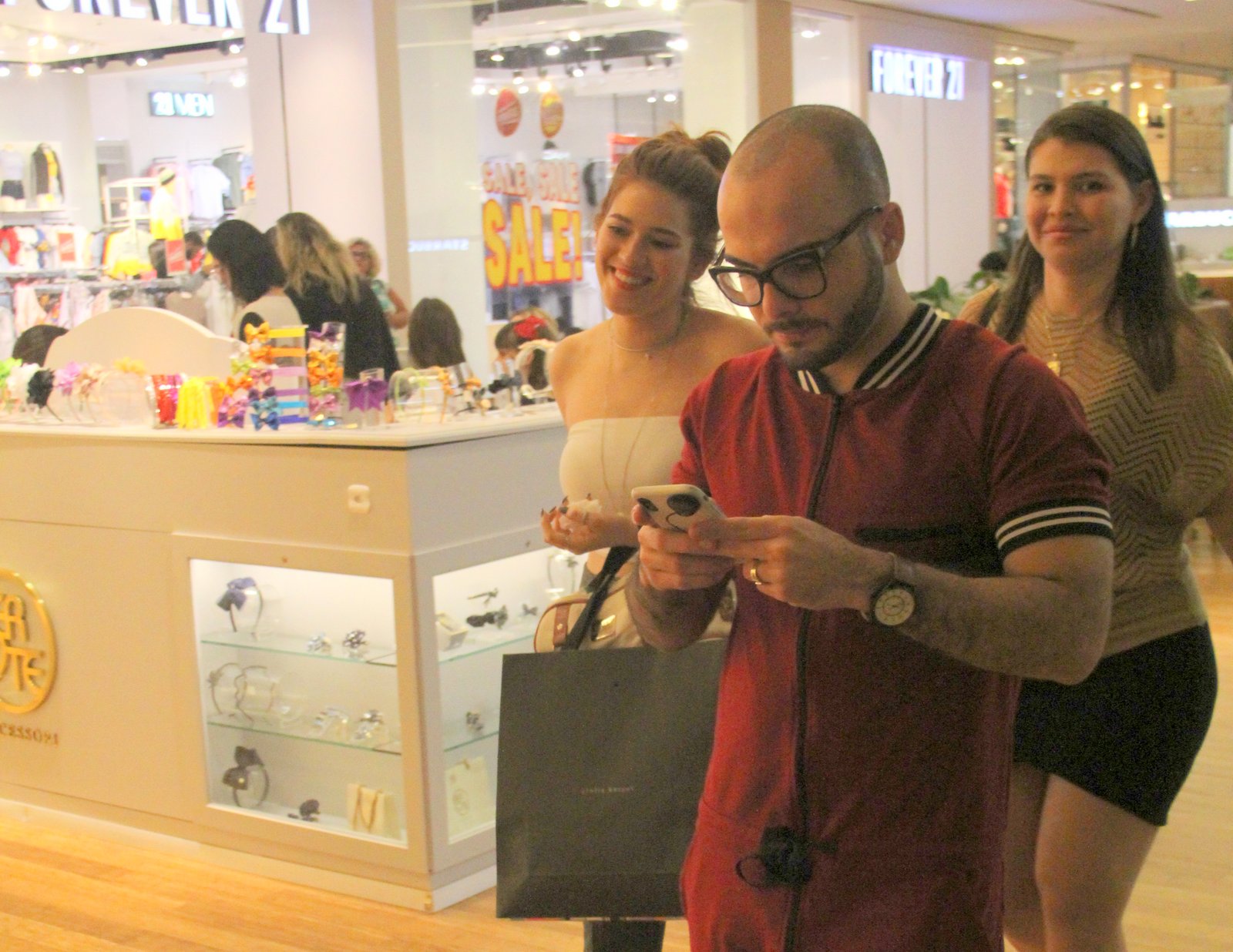 Ana Clara e Mahmoud no Shopping Village Mall