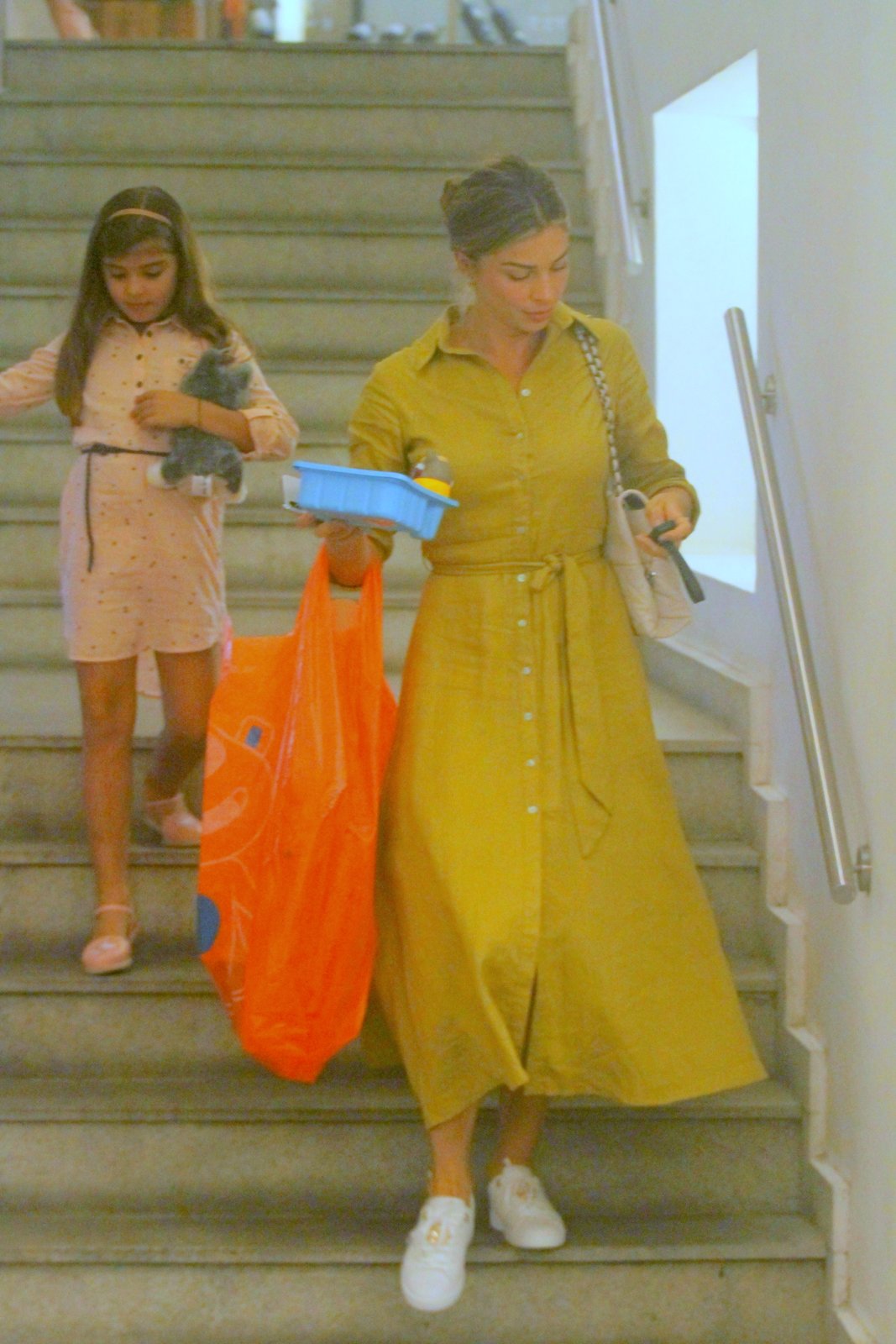Sofia e Grazi saindo do Fashion Mall no Rio de Janeiro