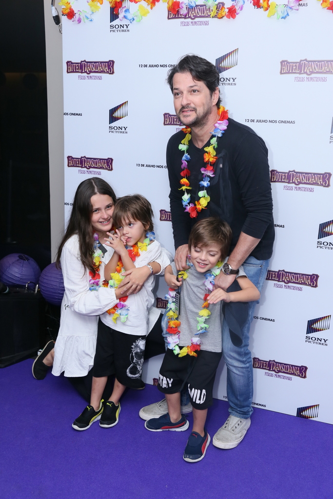 Marcelo Serrado com filhos
