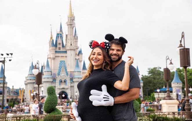 Ao lado do marido, protagonizaram o clique mais fofo e preferido dos turistas