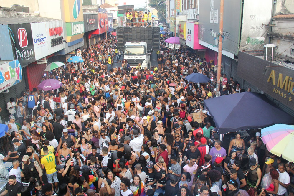 Parada LGBT de Madureira reúne cerca de um milhão de pessoas