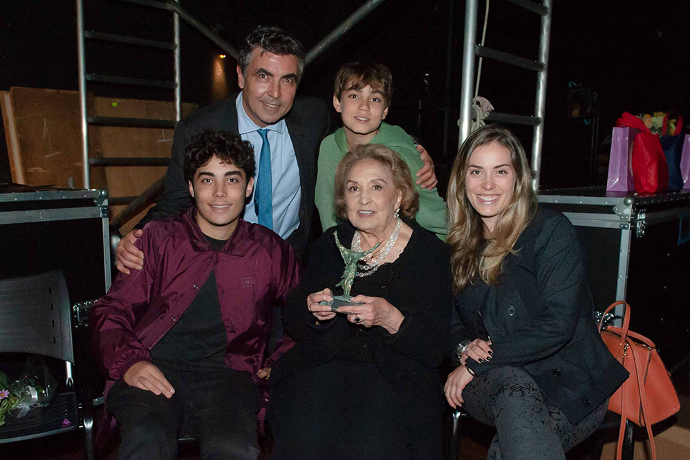 Eva Wilma junto com sua família