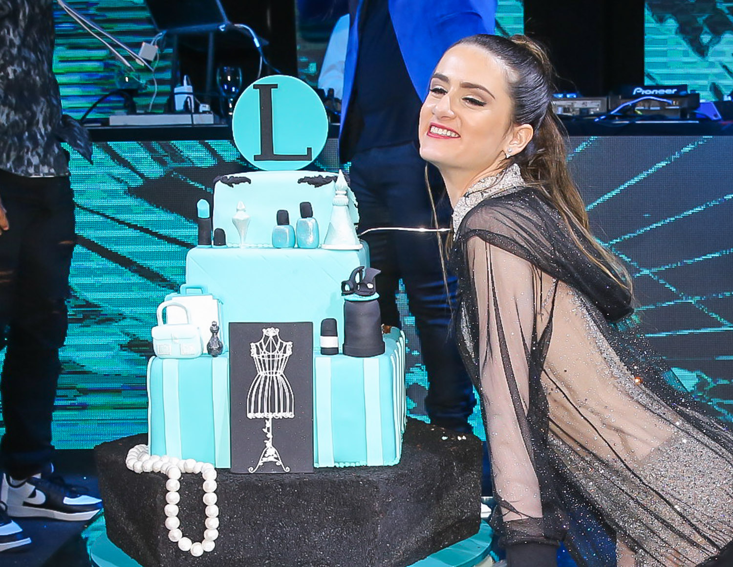 Celso Portiolli comemora 18 anos da filha com festão cheio de famosos