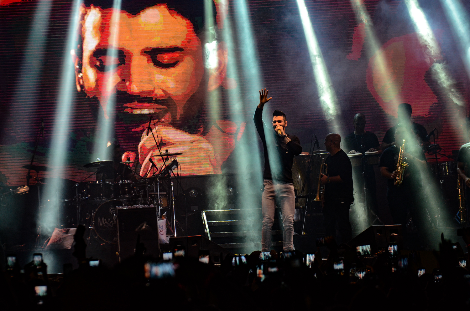 Gusttavo encantou os fãs com uma apresentação magistral