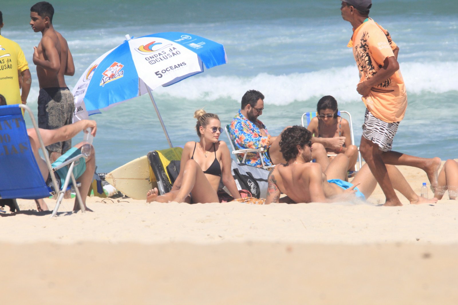 O local escolhido por ela foi a praia de Ipanema, onde ela se manteve discreta 