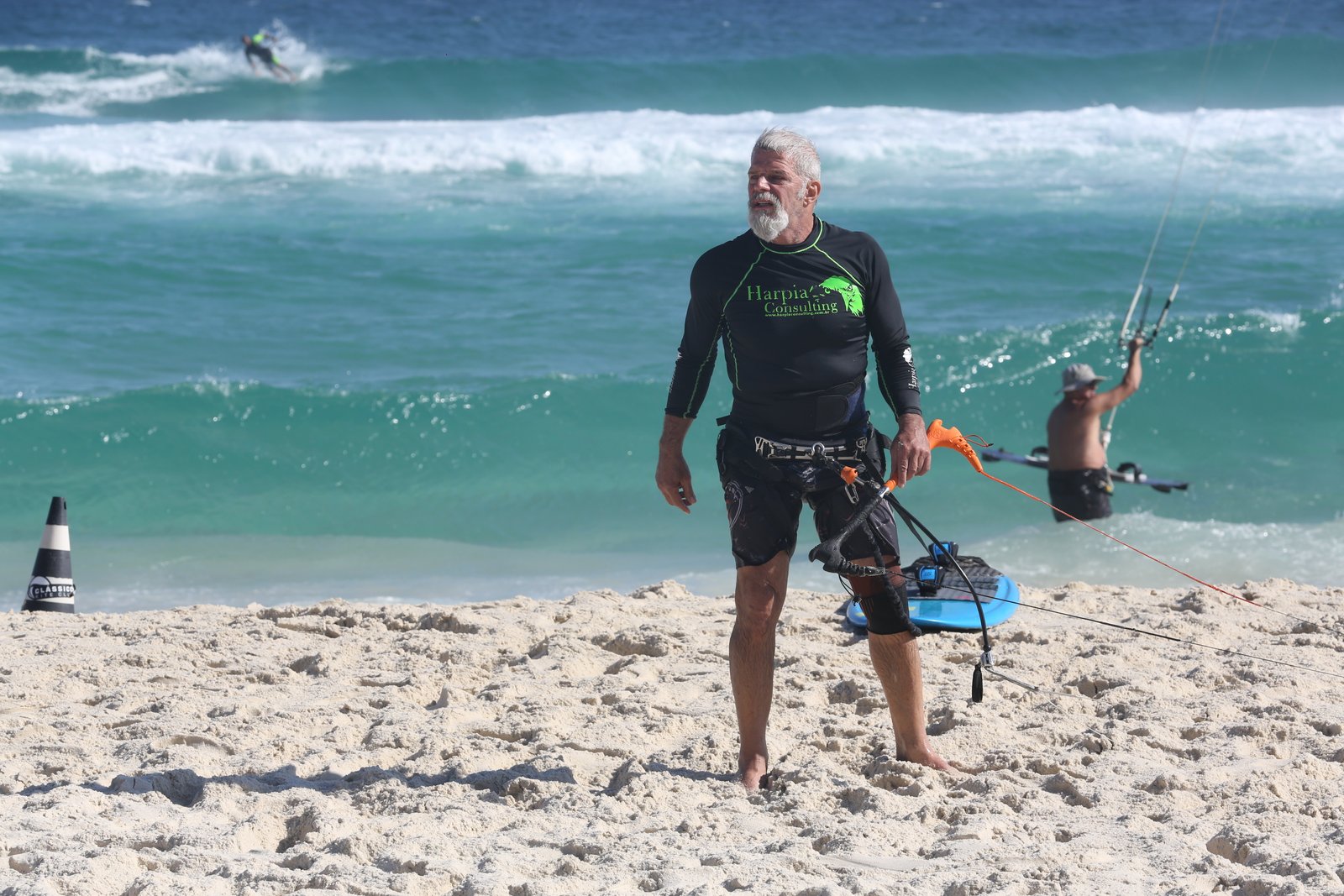 Raul Gazolla aproveitou o dia de sol na praia carioca