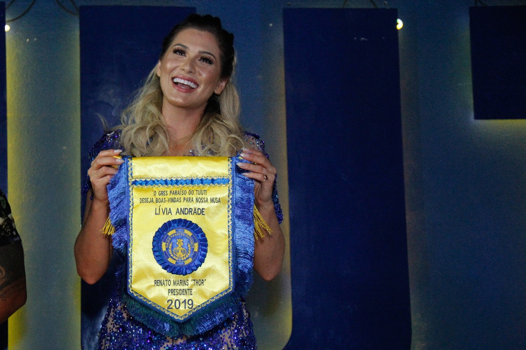 Lívia Andrade é apresentada como musa da Paraíso do Tuiuti