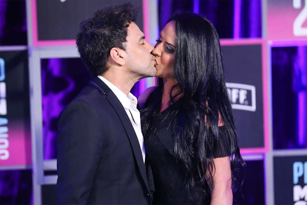 Zezé Di Camargo ganha beijaço de sua Graciele Lacerda