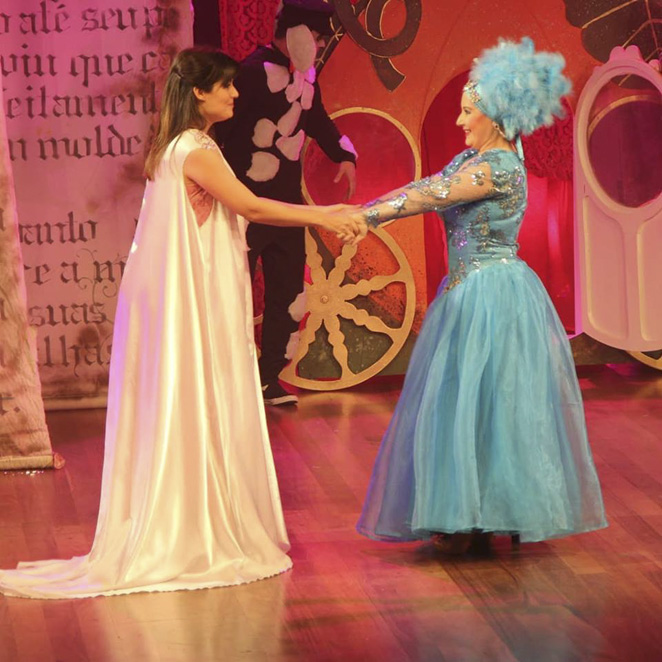 Aghata Estriga (Cinderella) e Viviane Alfano (Fada Madrinha)