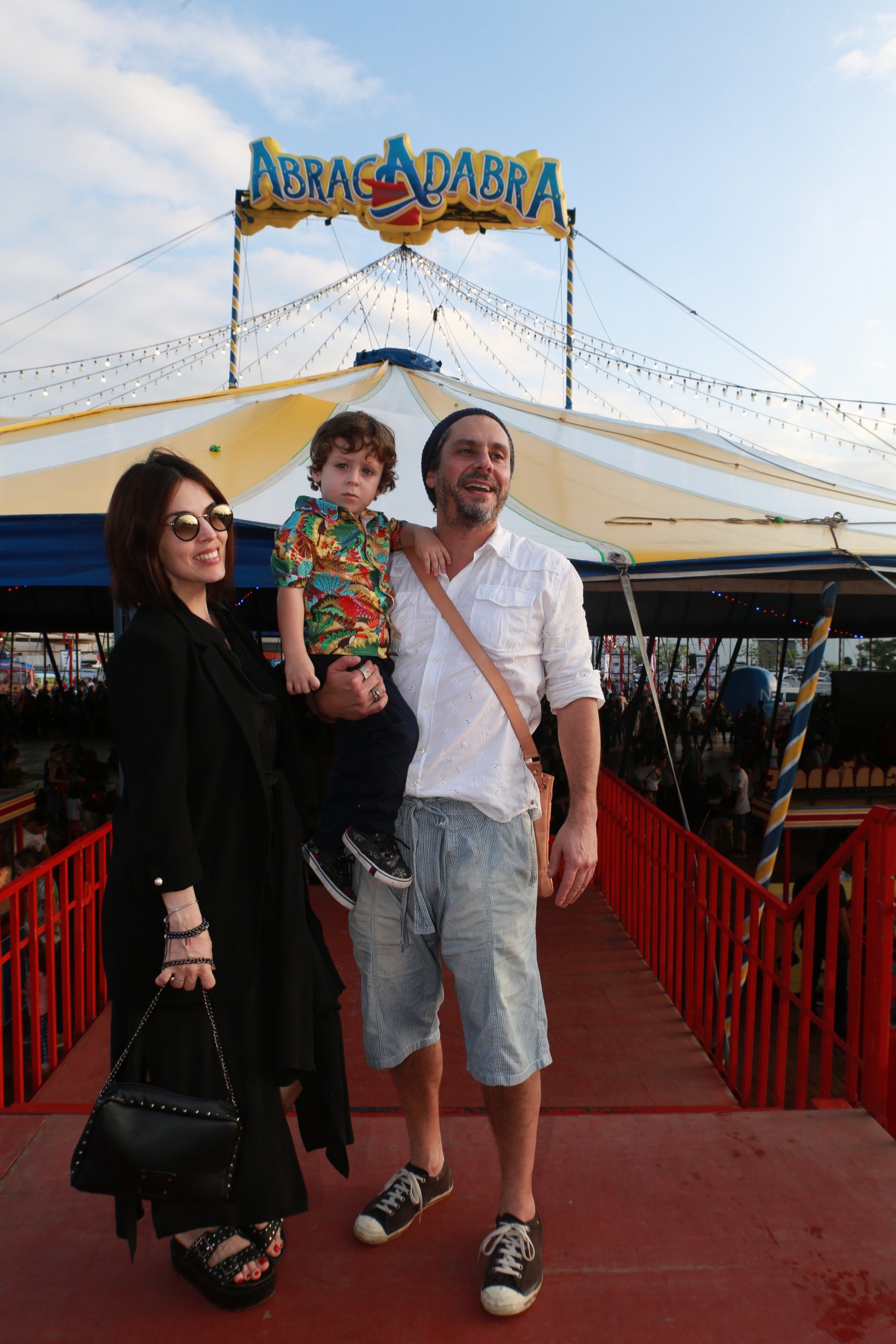 Alexandre Nero com esposa e filho em circo do Rio de Janeiro