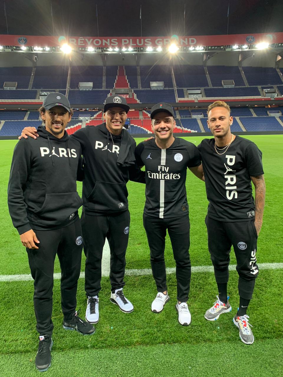 Wesley Safadão foi assistir ao jogo do PSG