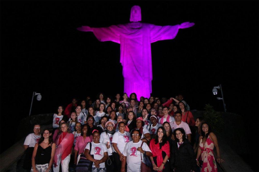Famosas lançam campanha contra câncer de mama, no Rio