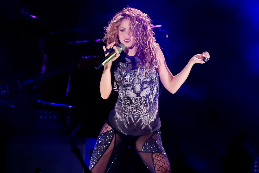 Shakira reúne famosos em seu show em São Paulo. Vem ver!