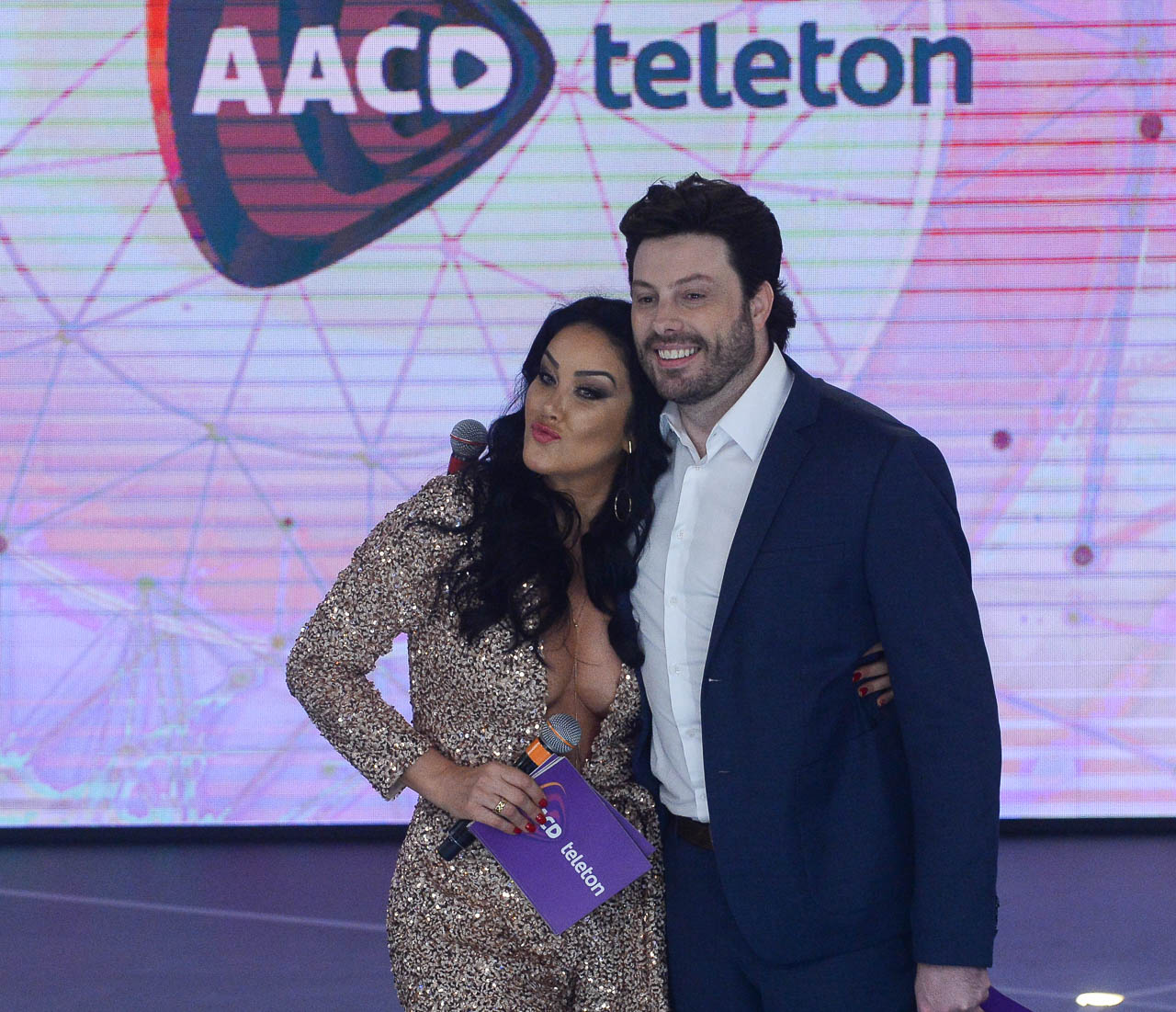 Danilo Gentili e Helen Ganzarolli estiveram na primeira noite do Teleton 2018
